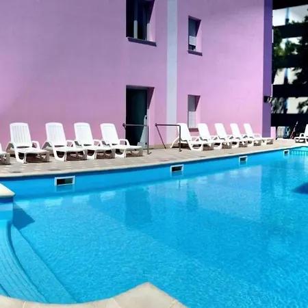 Διαμέρισμα Great With Outdoor Pool