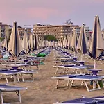 Great With Outdoor Pool * Bibione