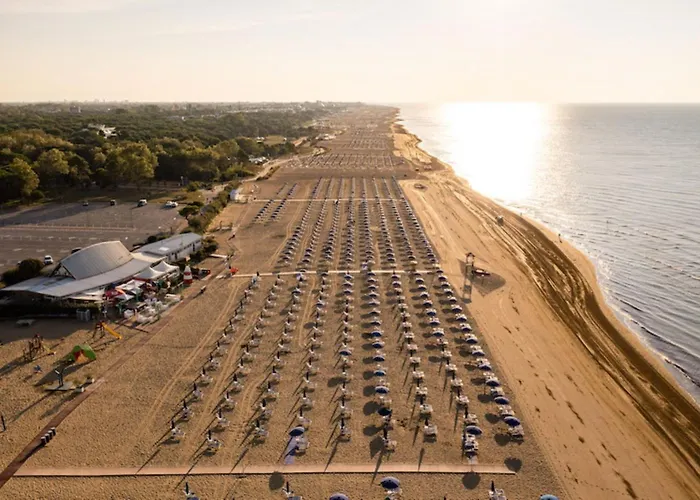 Great With Outdoor Pool Lägenhet